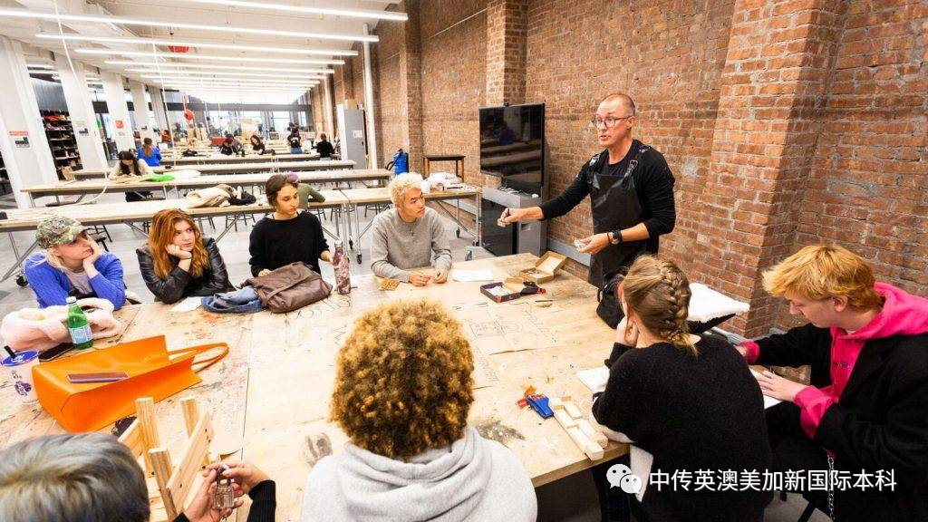 享誉全球的传媒和艺术院校众多，学习纯正英语，感受英伦文化